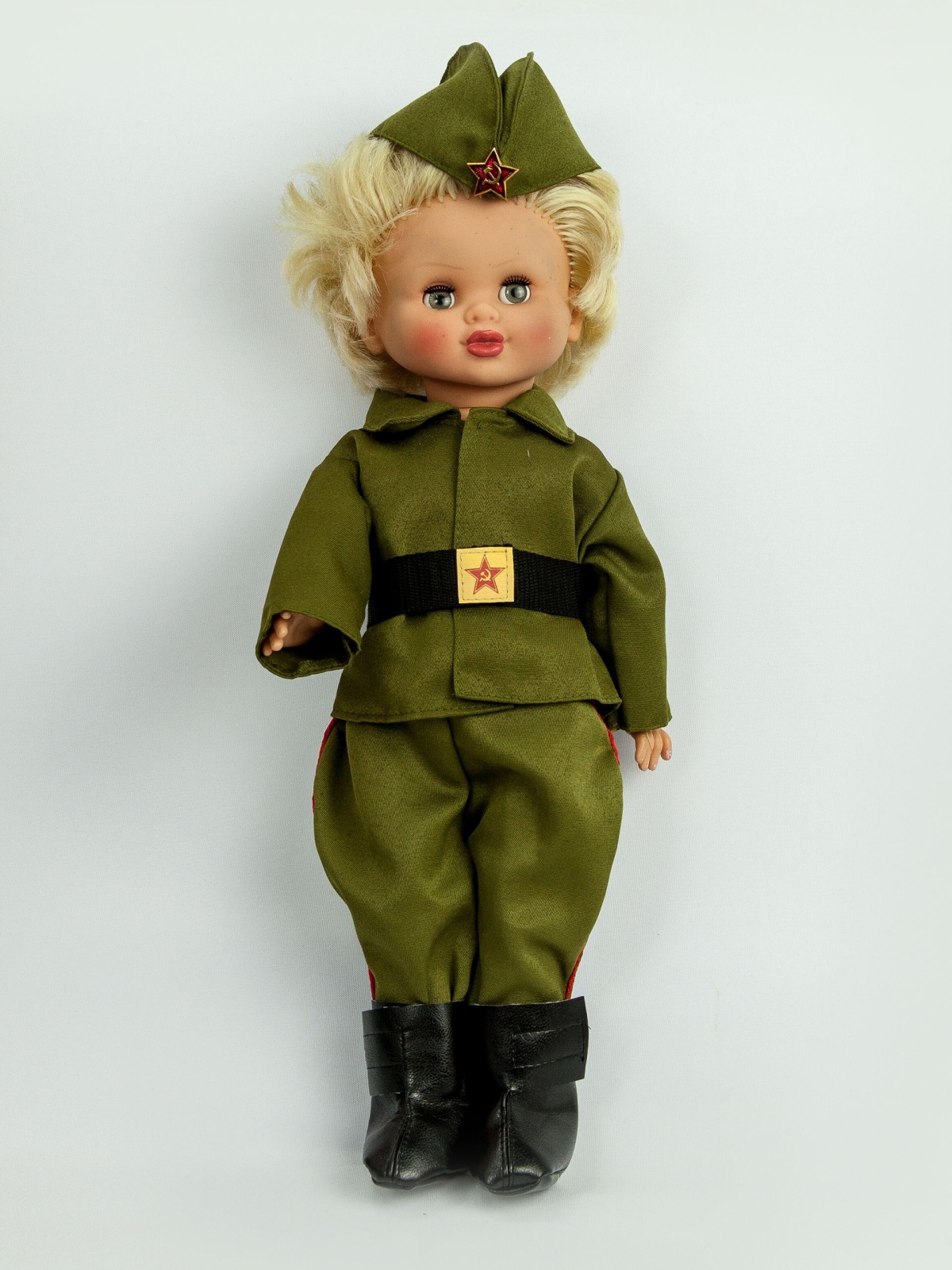 Кукла в военной форме. Кукольная Военная форма. Военный костюм на куклу. Кукла в военной форме для детского сада.