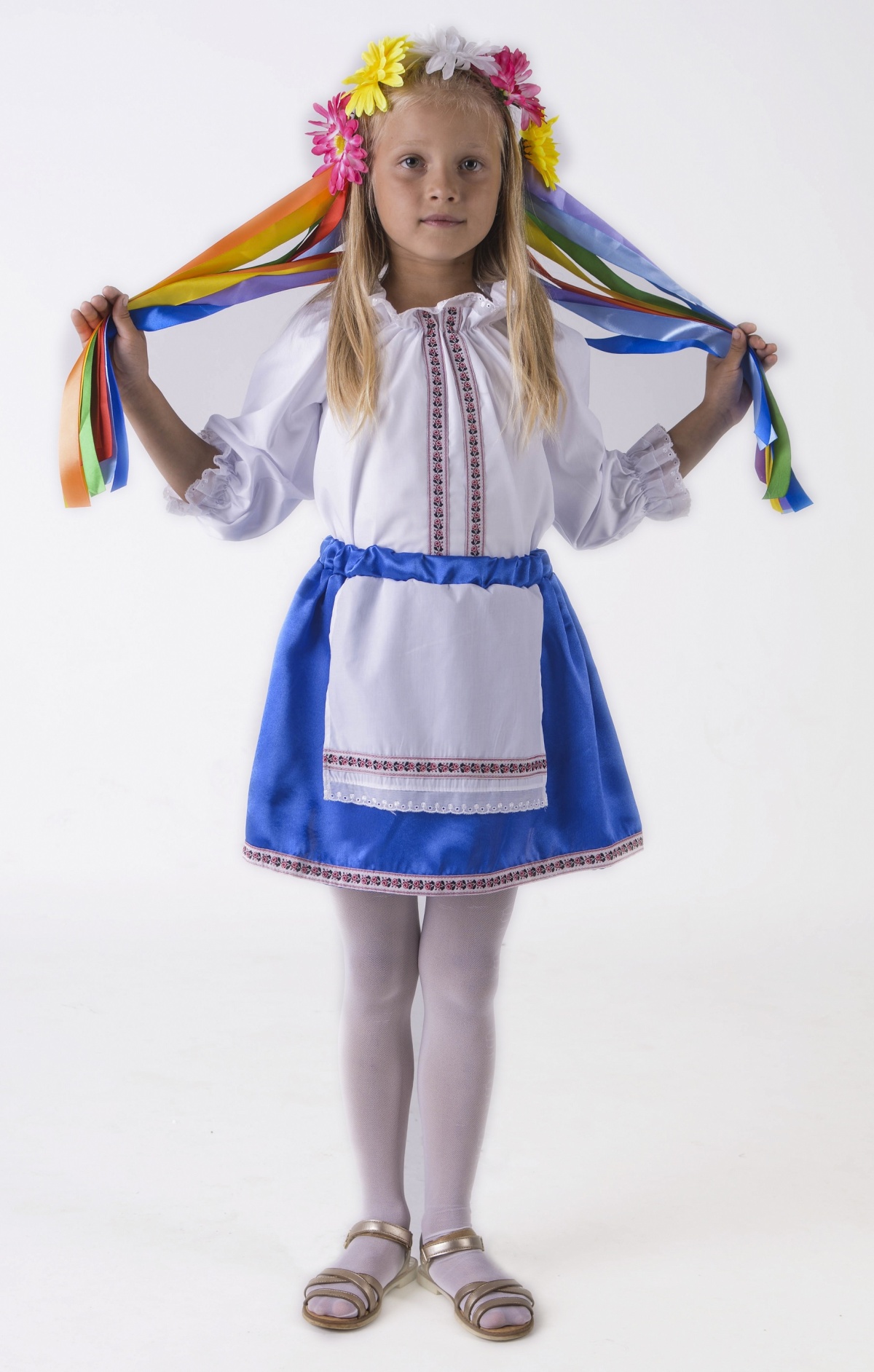 Украинский костюм (девочка): блузка, юбка с передником, венок с лентами)