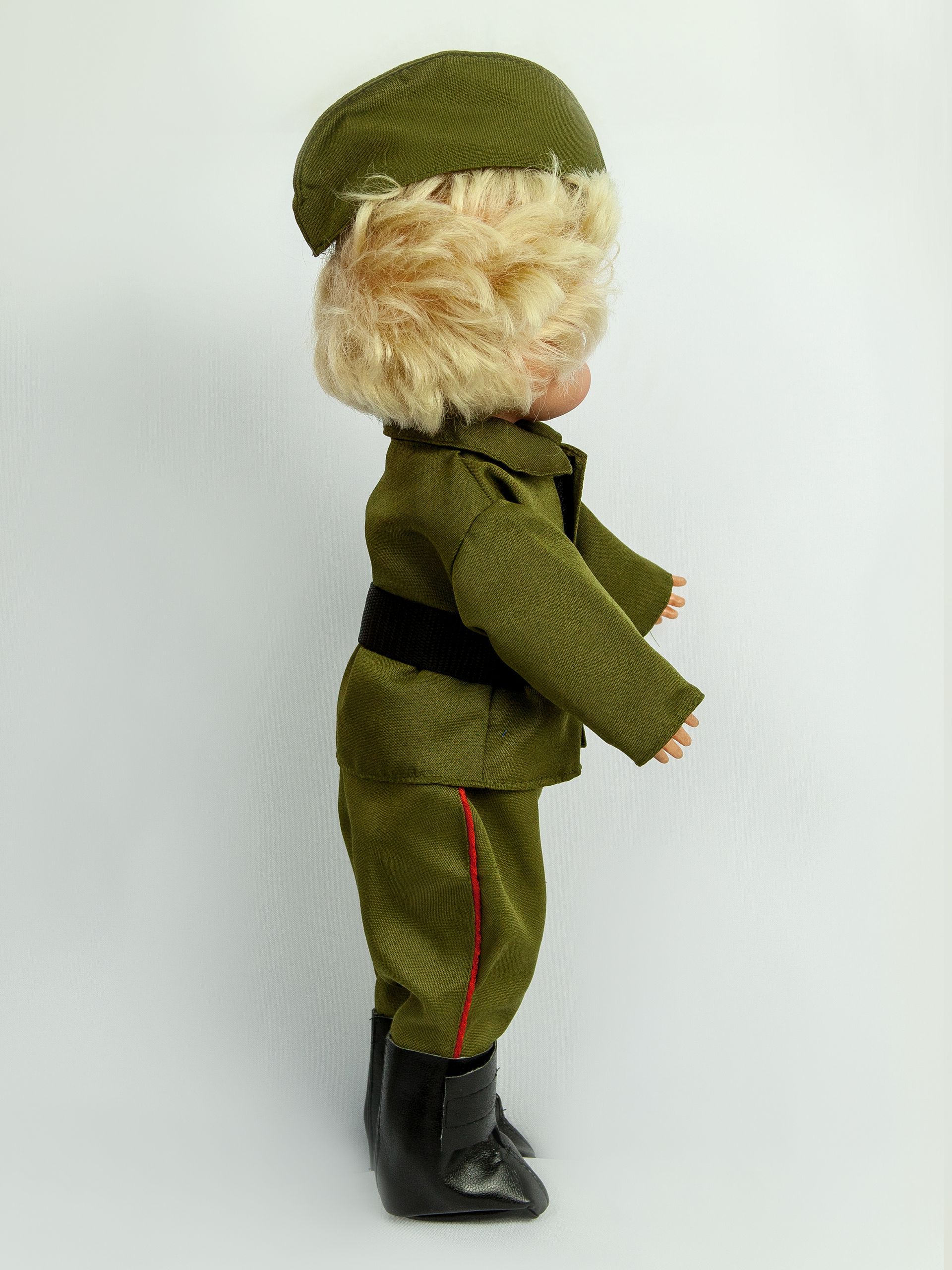 Кукла - военный