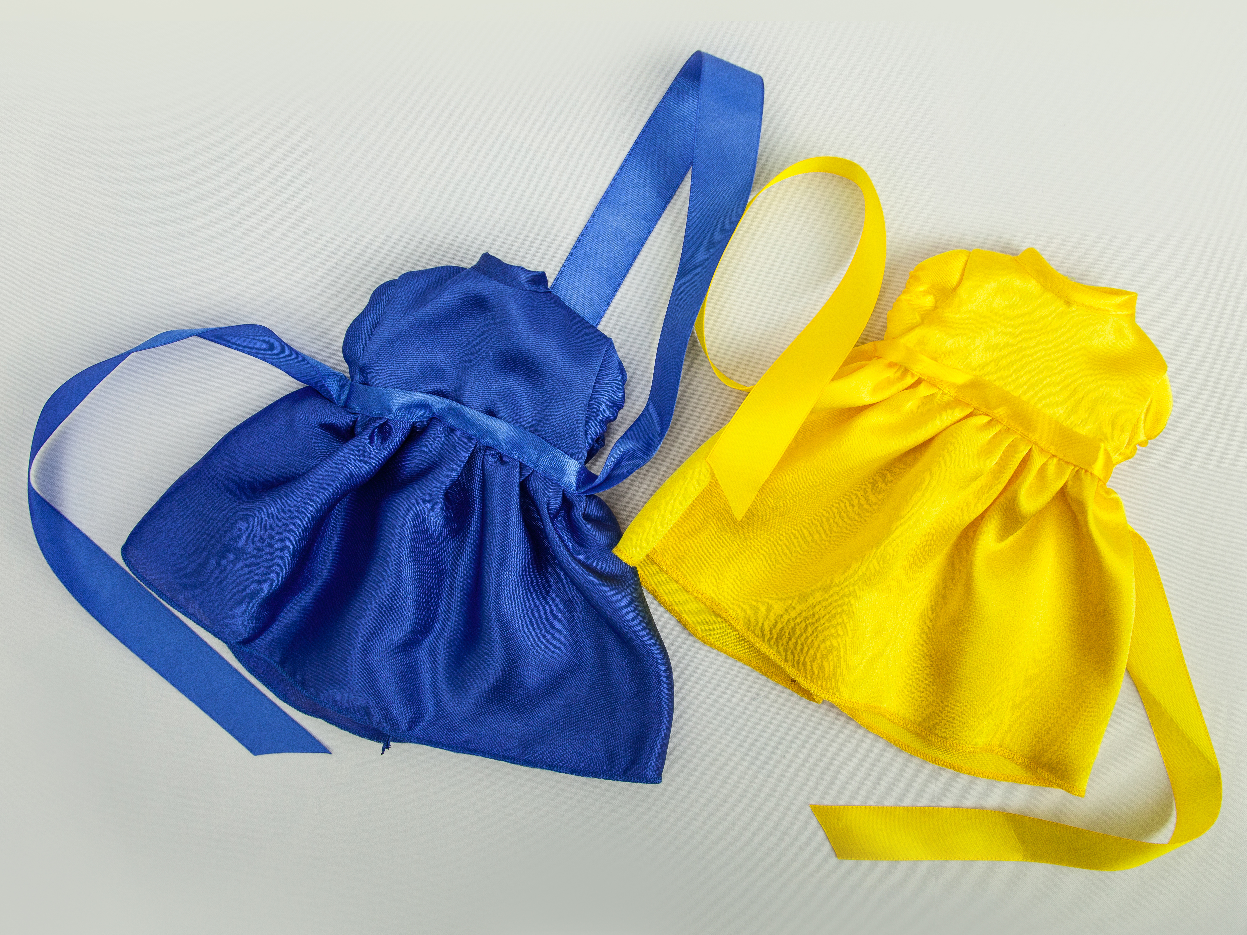 Нарядное платье с бантом сзади