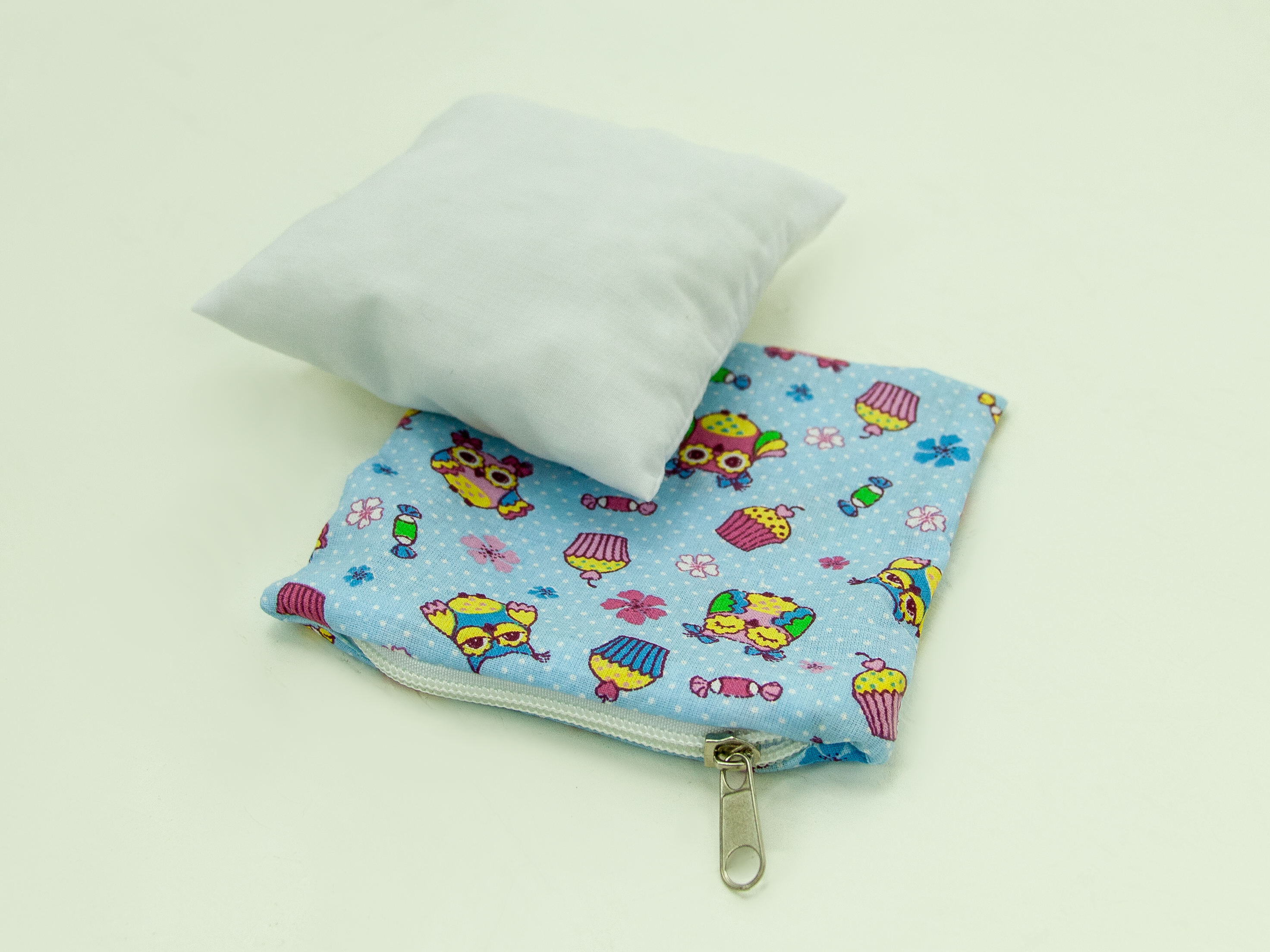 Комплект постели и постельного белья для кукольной кроватки из ткани с детским рисунком