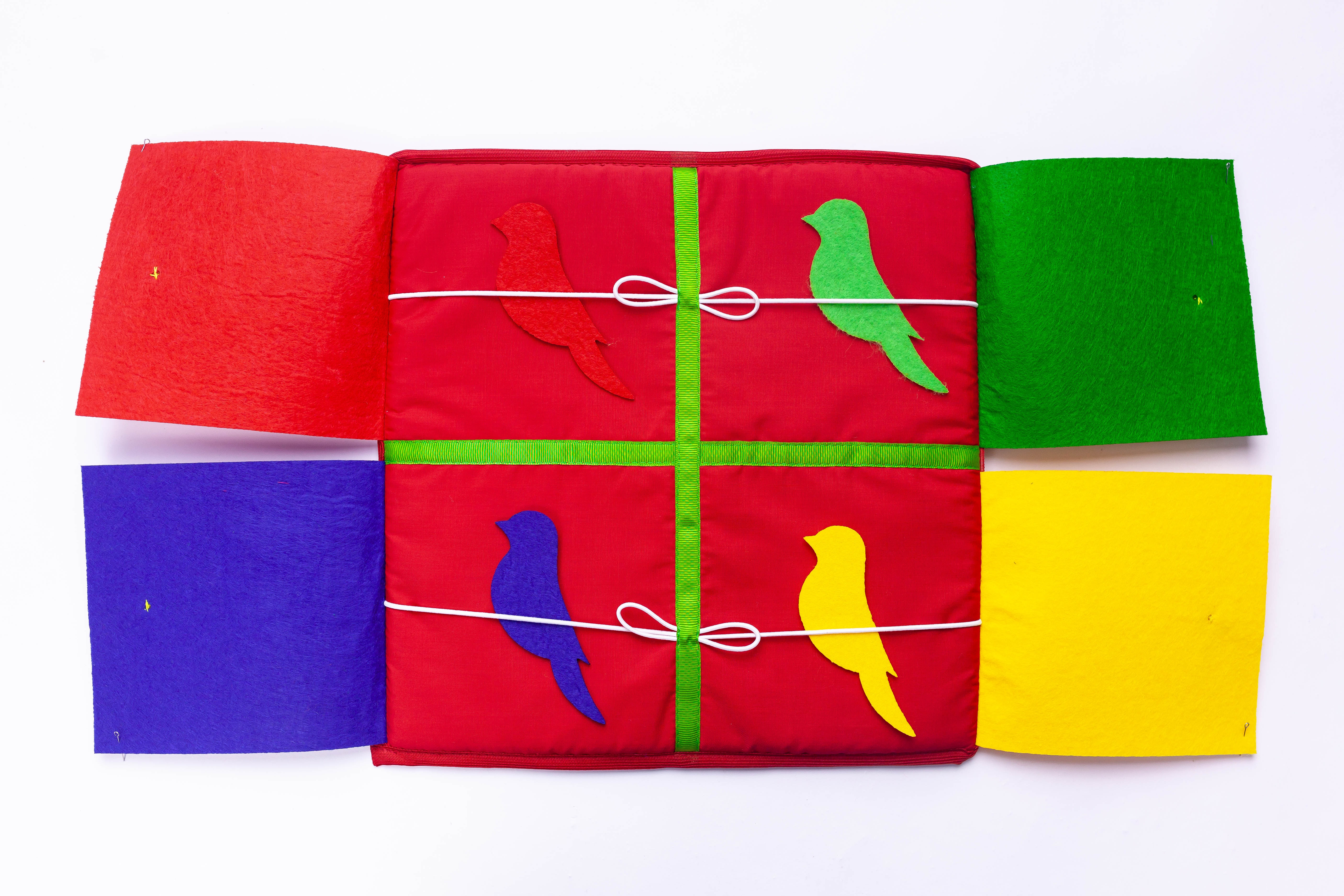 Красный квадрат Разноцветные окошки